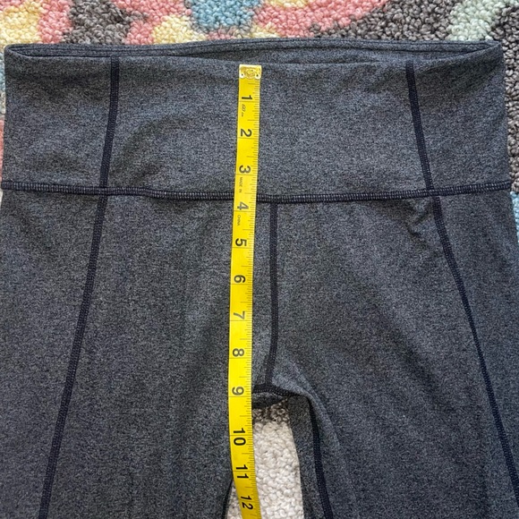 ATHLETA gray 3/4 leggings size M - Picture 4 of 8